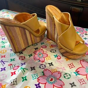 BCBG wedge heels.  Cute!!😀😀😍